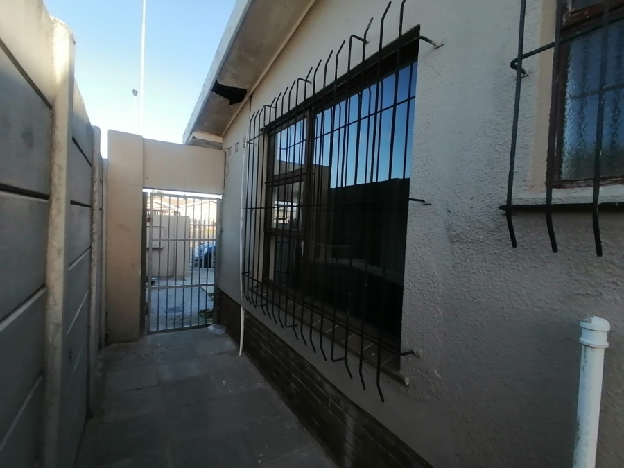 5 Bedroom Property for Sale in Eikendal Western Cape